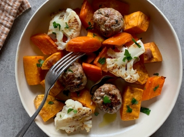 Baked vegetables and pork balls